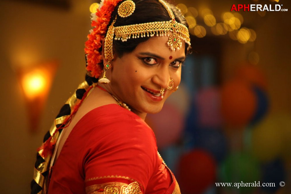  Sumanth Lady Get Up Stills in Emo Gurram Egaravachu