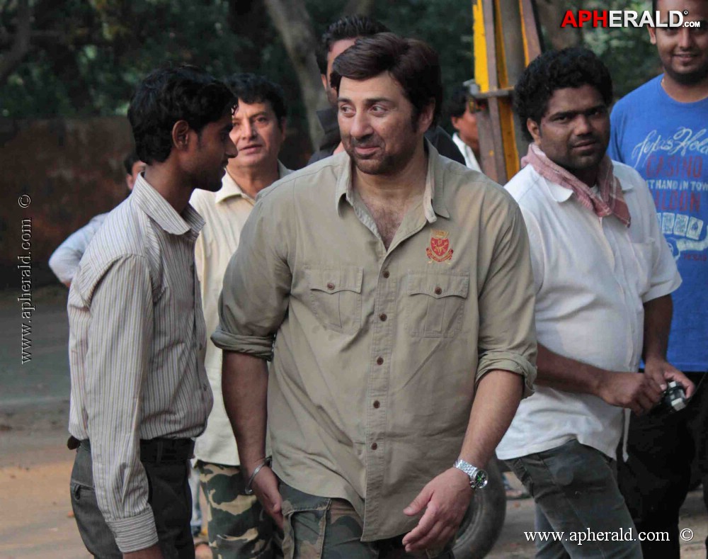 Sunny Deol Promote Singh Sahab The Great with CID Team