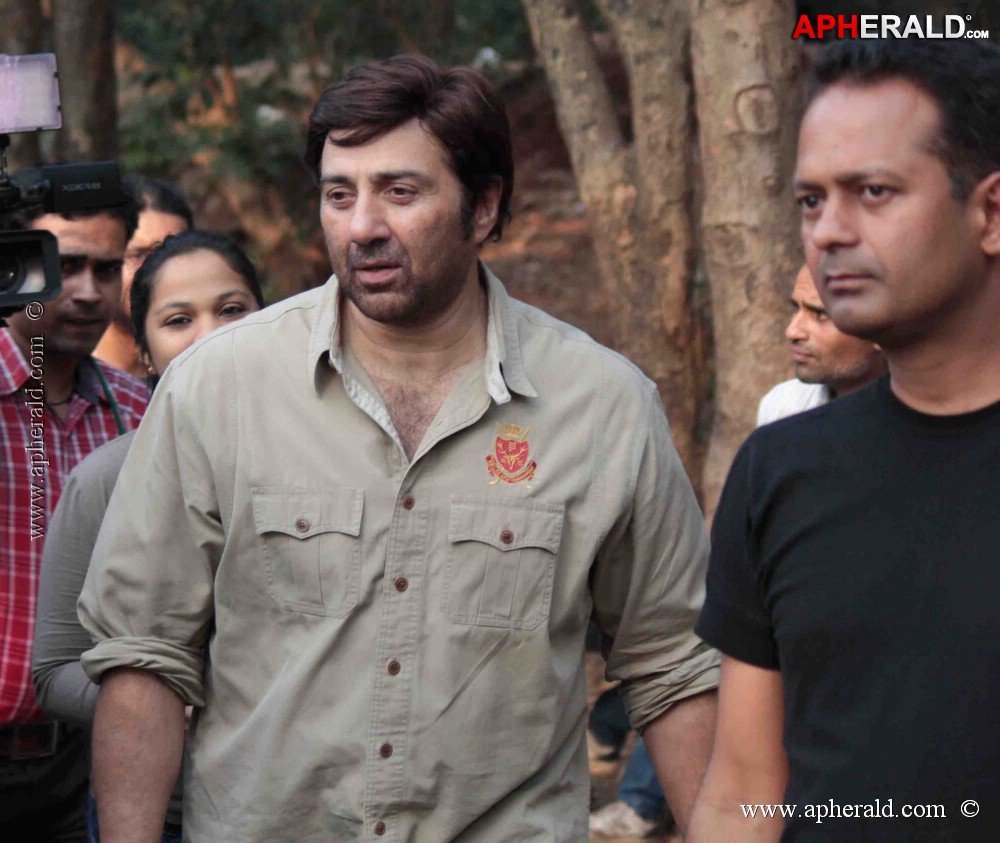 Sunny Deol Promote Singh Sahab The Great with CID Team