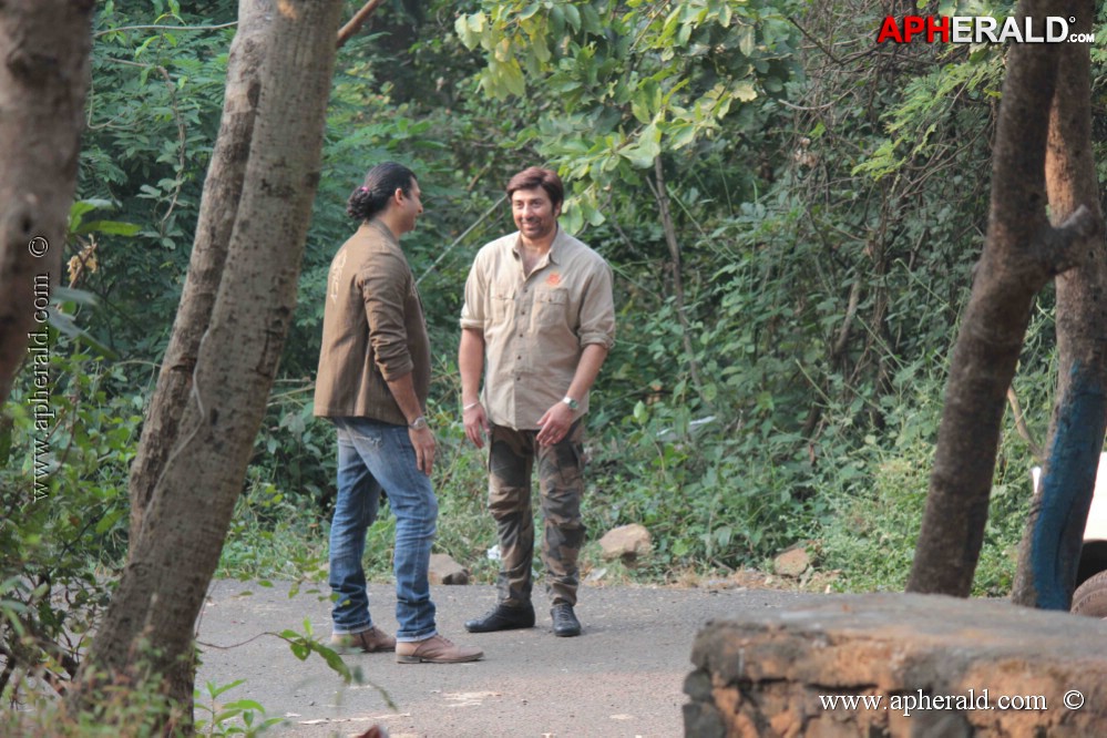 Sunny Deol Promote Singh Sahab The Great with CID Team