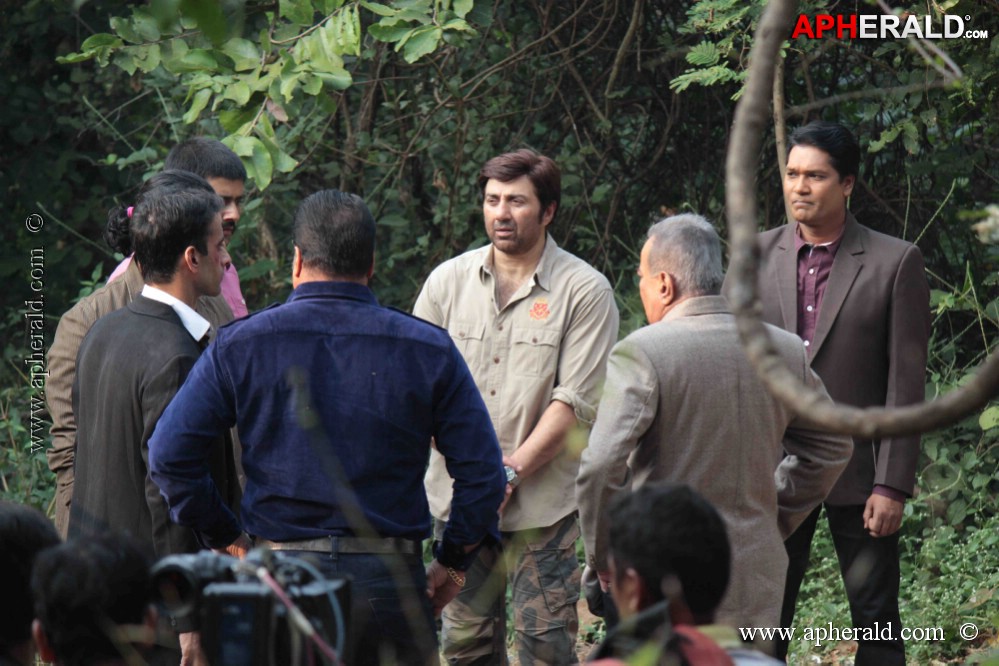 Sunny Deol Promote Singh Sahab The Great with CID Team