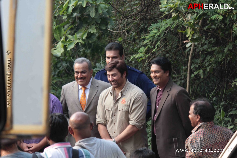 Sunny Deol Promote Singh Sahab The Great with CID Team
