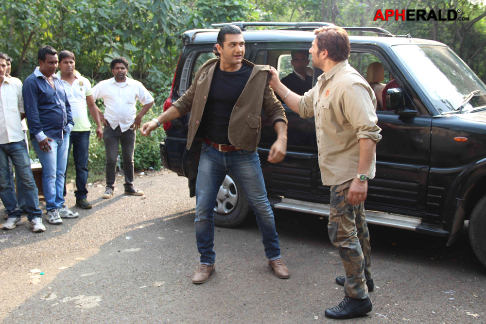 Sunny Deol Promote Singh Sahab The Great with CID Team
