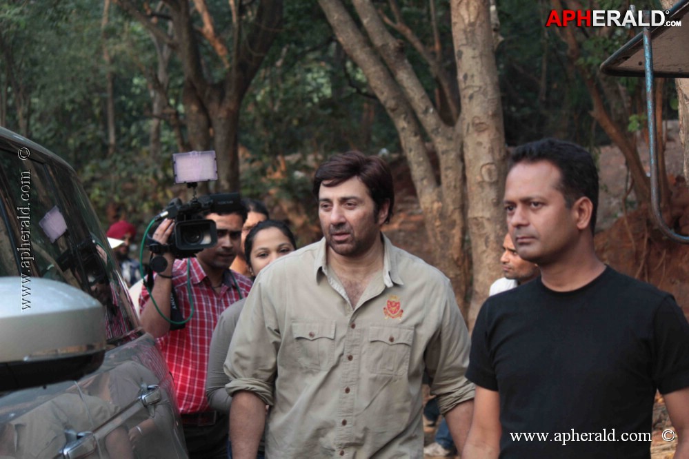 Sunny Deol Promote Singh Sahab The Great with CID Team