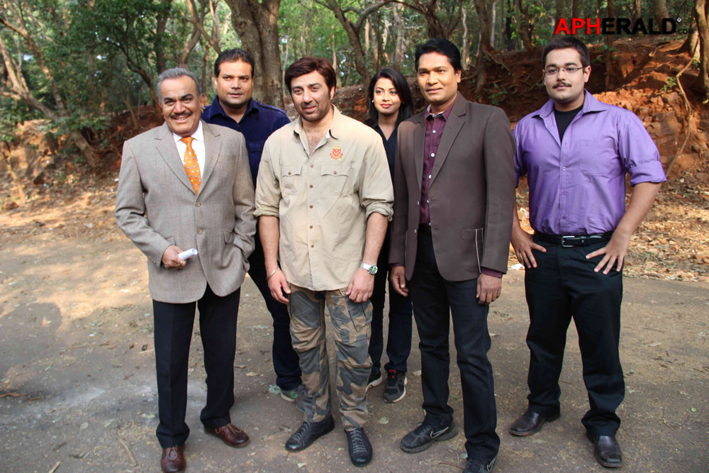 Sunny Deol Promote Singh Sahab The Great with CID Team