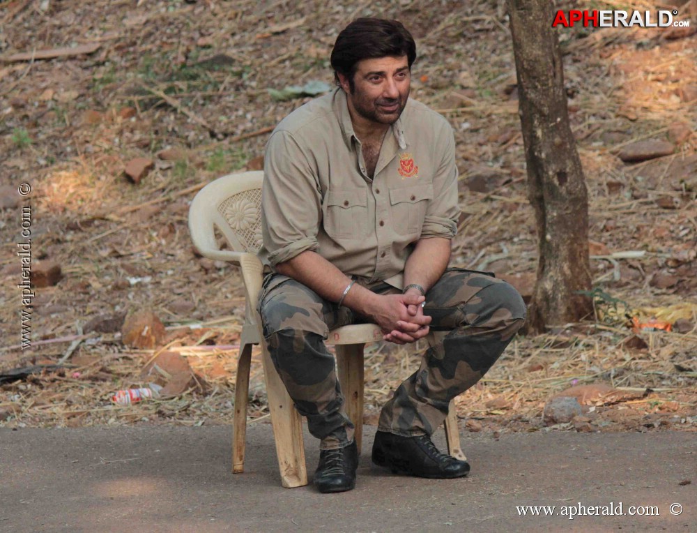 Sunny Deol Promote Singh Sahab The Great with CID Team