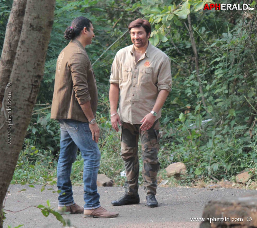 Sunny Deol Promote Singh Sahab The Great with CID Team