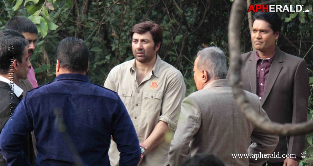 Sunny Deol Promote Singh Sahab The Great with CID Team