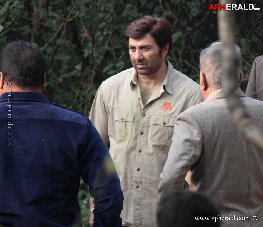 Sunny Deol Promote Singh Sahab The Great with CID Team