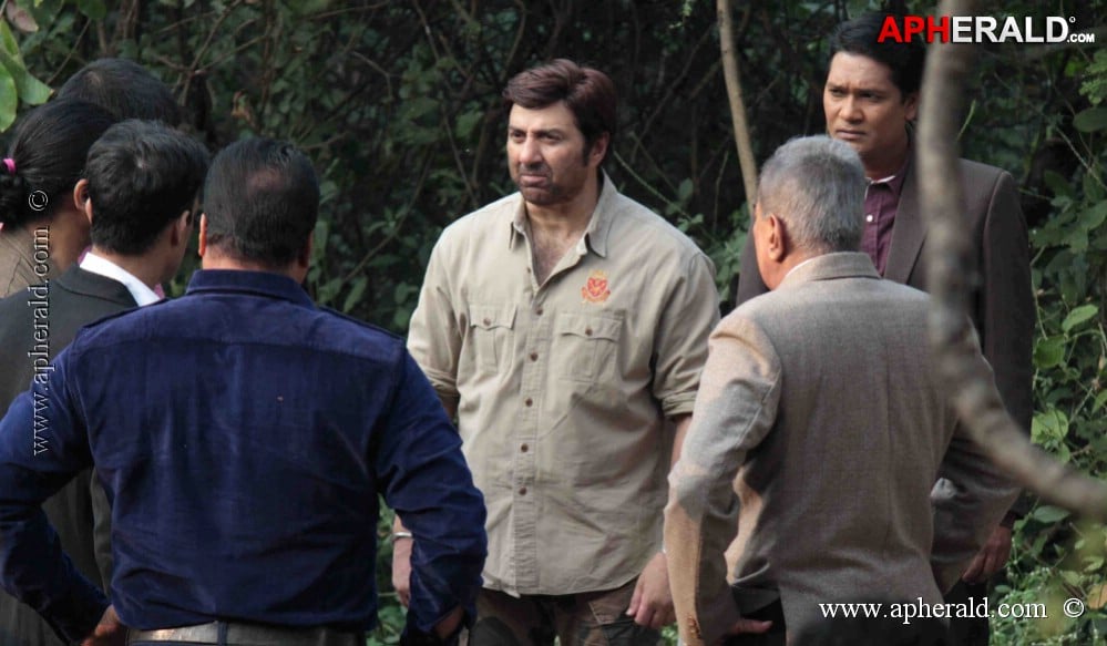 Sunny Deol Promote Singh Sahab The Great with CID Team