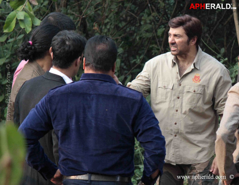 Sunny Deol Promote Singh Sahab The Great with CID Team