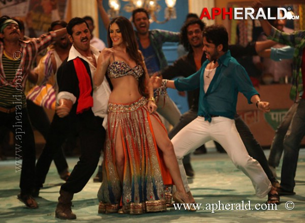 Sunny Leone Hot Dance Photos