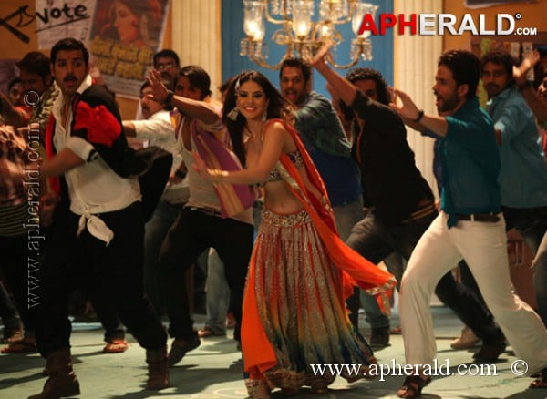 Sunny Leone Hot Dance Photos