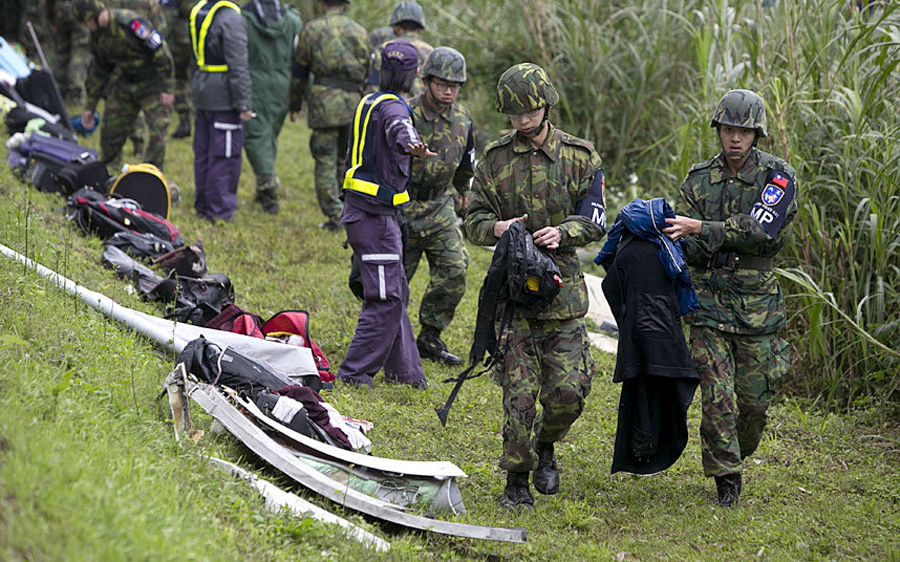 Taiwan Plane Crash into River Photos