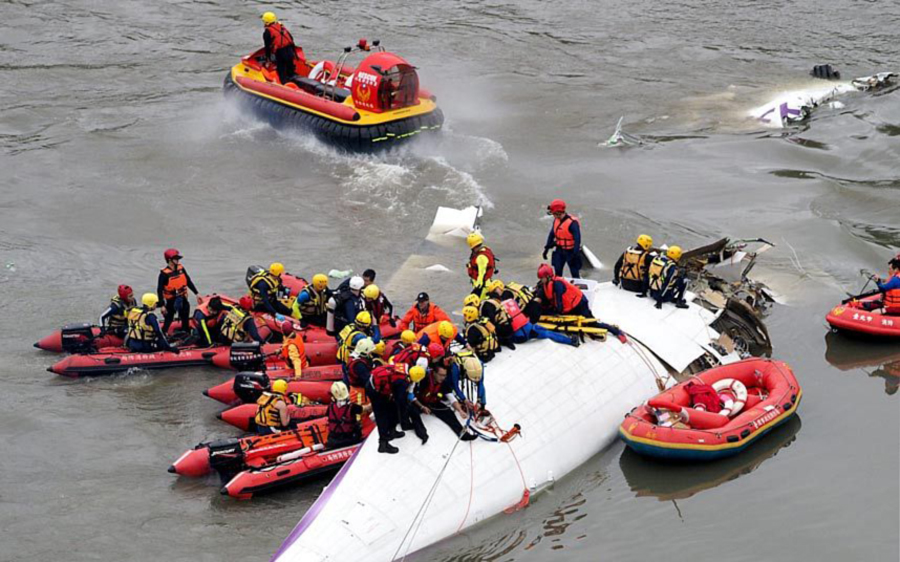 Taiwan Plane Crash into River Photos