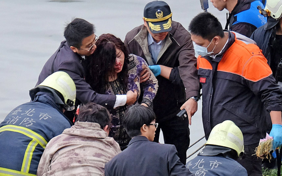 Taiwan Plane Crash into River Photos