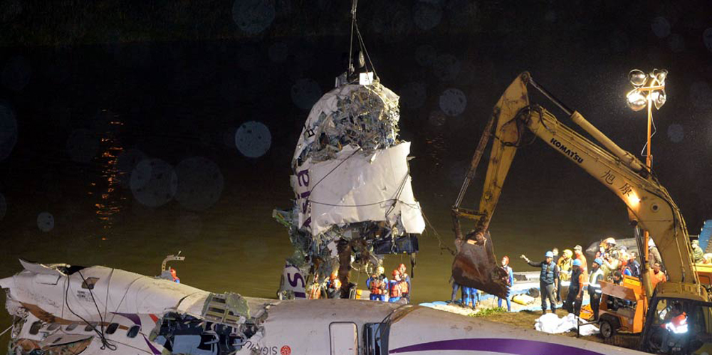 Taiwan Plane Crash into River Photos
