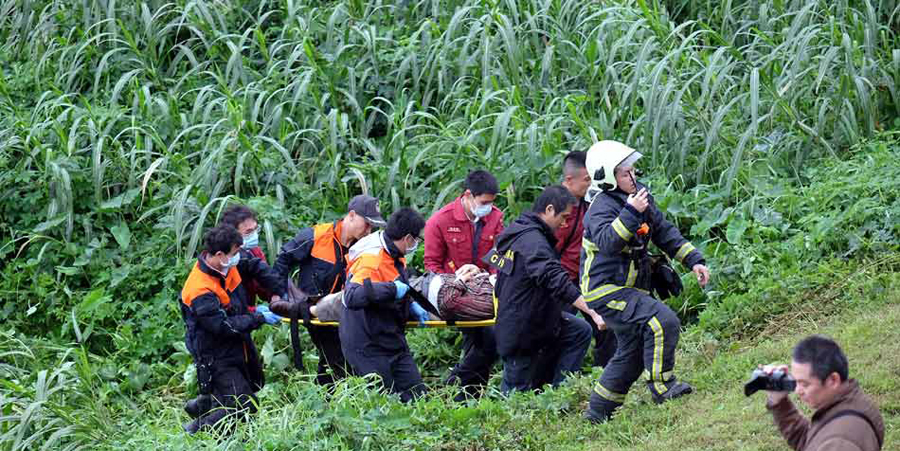 Taiwan Plane Crash into River Photos