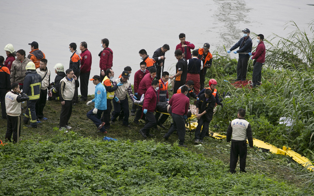 Taiwan Plane Crash into River Photos