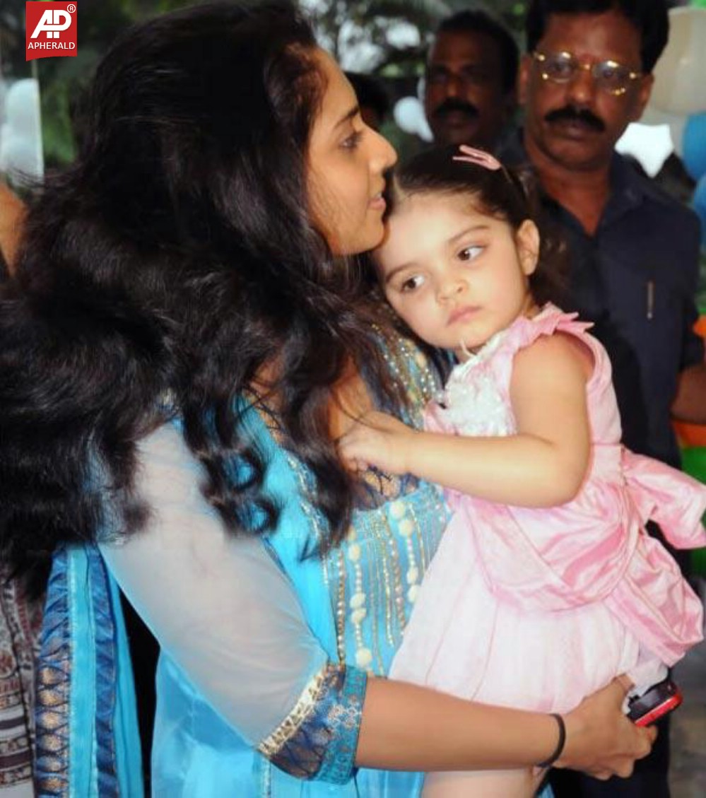tamil actor ajith family photos