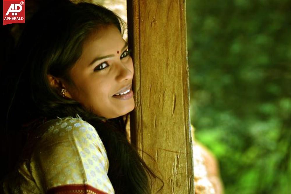 Tappatadugu Movie Stills