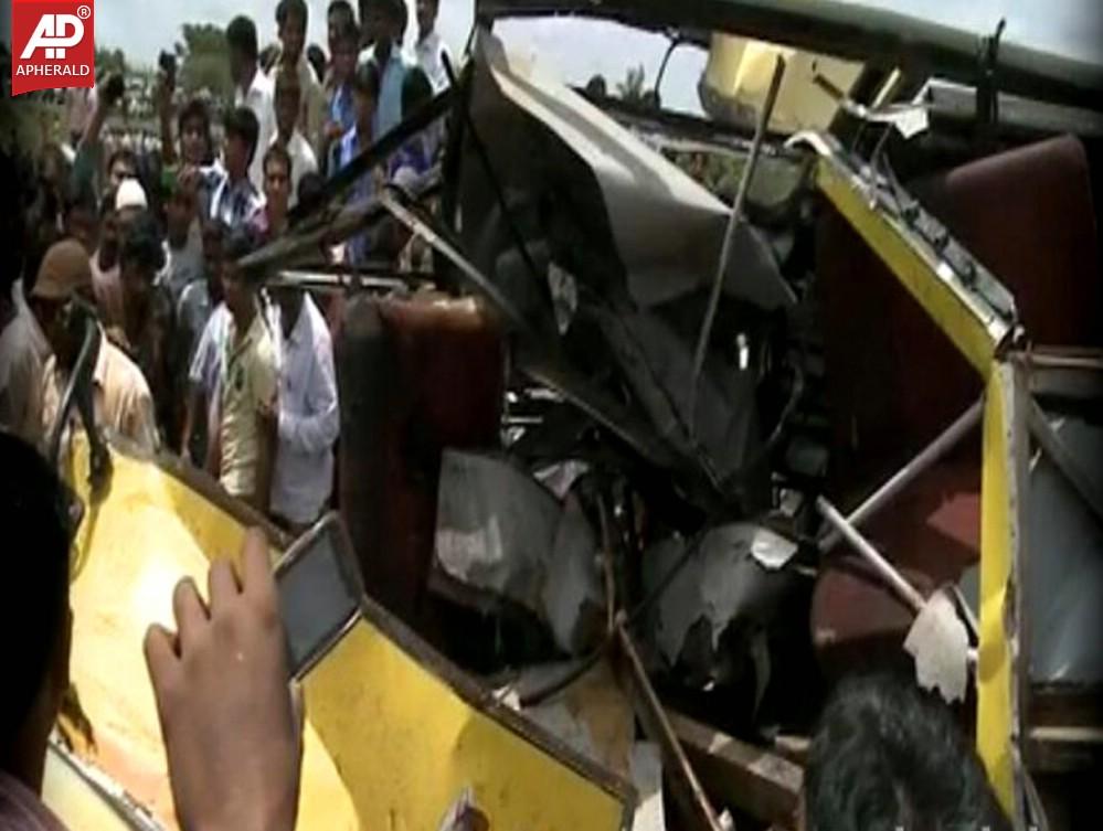 Train Bus Accident Tragedy Photos