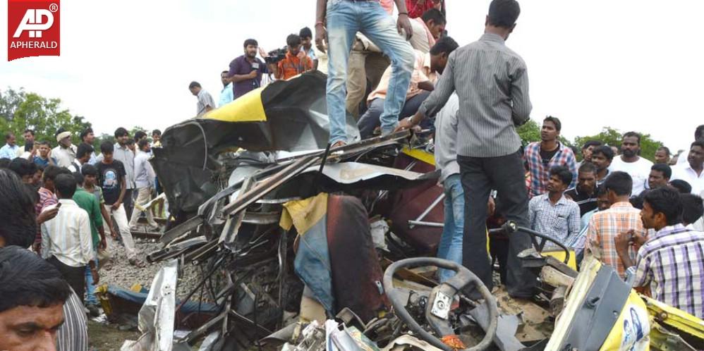 Train Bus Accident Tragedy Photos