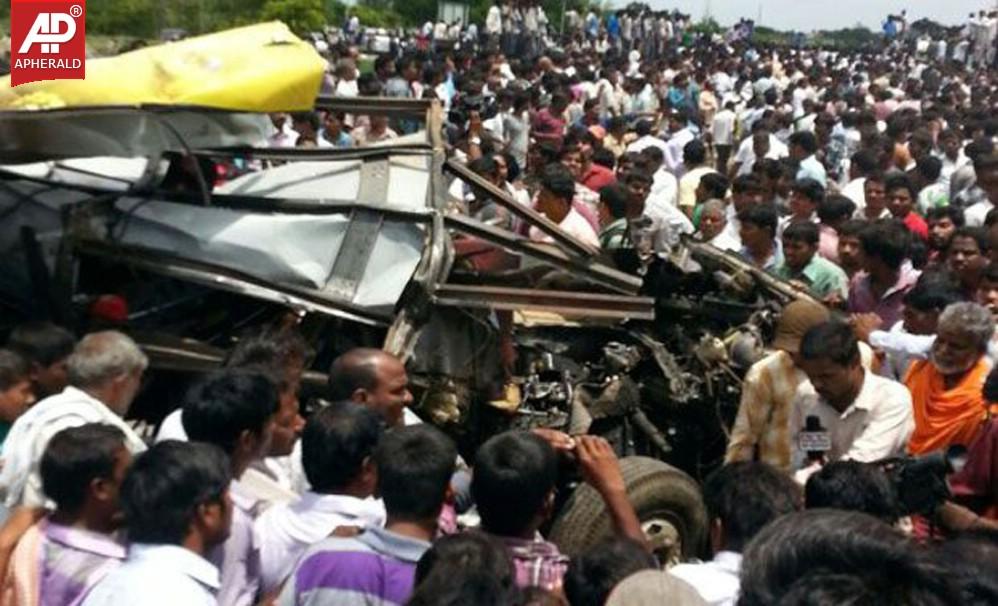 Train Bus Accident Tragedy Photos