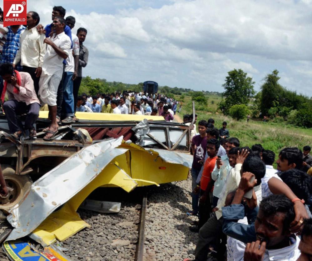 Train Bus Accident Tragedy Photos