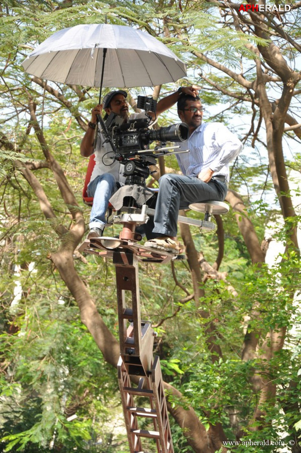 Tummeda Movie Working Stills
