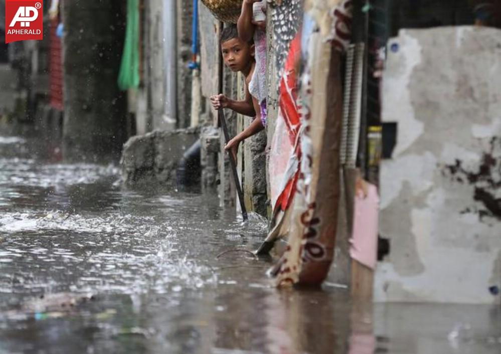 Typhoon Rammasun Shuts Down Philippines