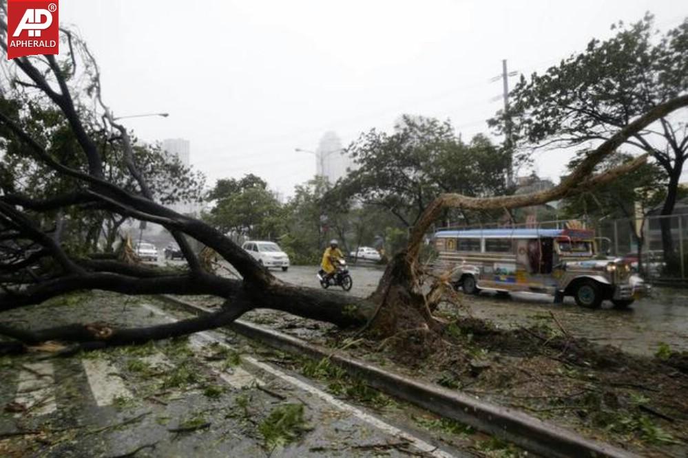 Typhoon Rammasun Shuts Down Philippines