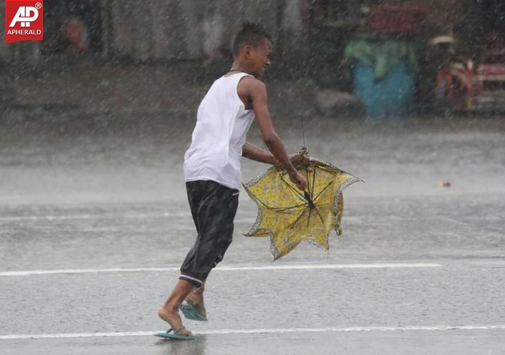 Typhoon Rammasun Shuts Down Philippines