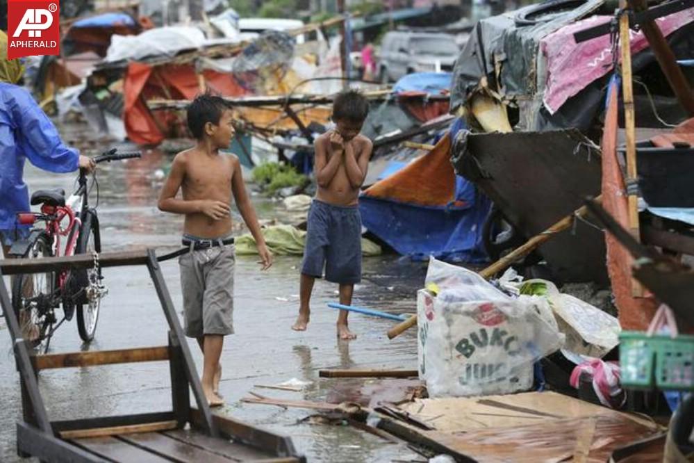 Typhoon Rammasun Shuts Down Philippines