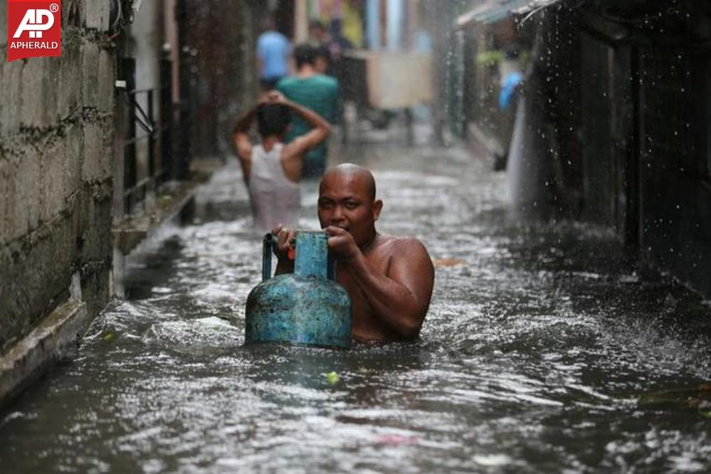 Typhoon Rammasun Shuts Down Philippines