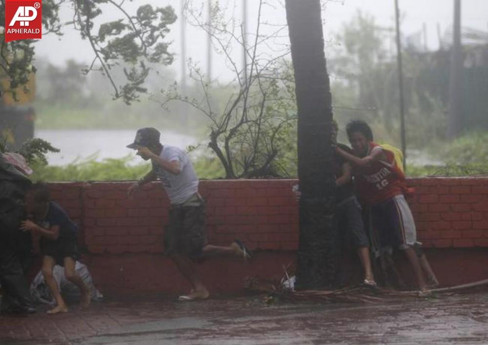 Typhoon Rammasun Shuts Down Philippines