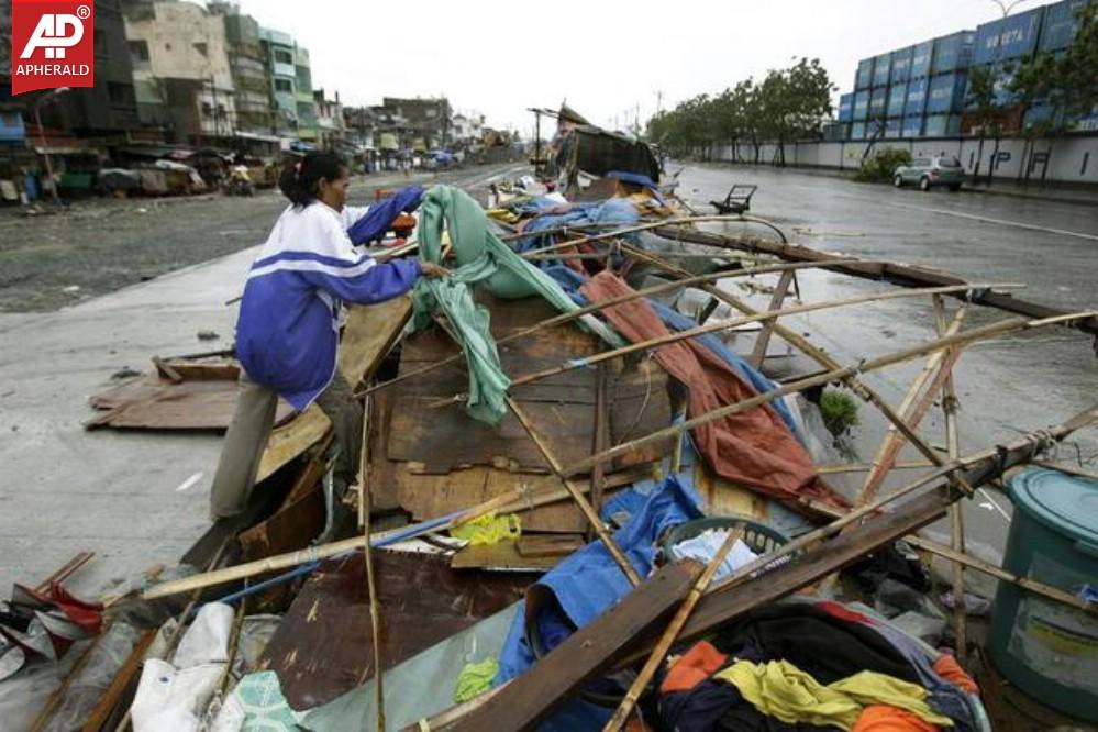 Typhoon Rammasun Shuts Down Philippines