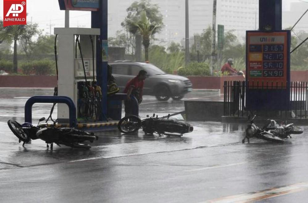 Typhoon Rammasun Shuts Down Philippines