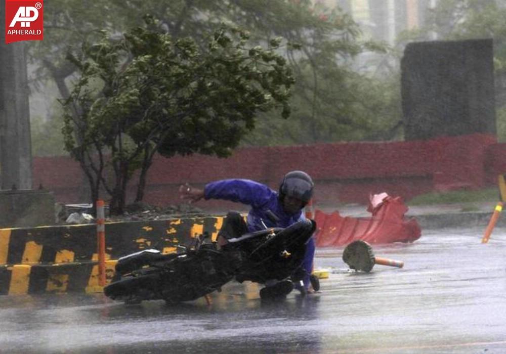 Typhoon Rammasun Shuts Down Philippines