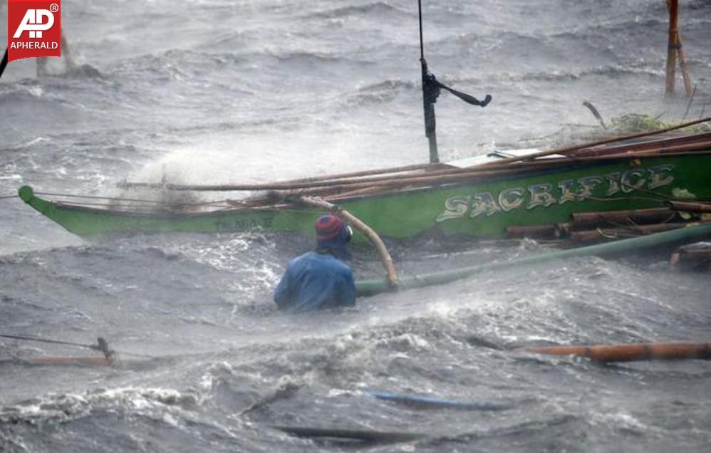 Typhoon Rammasun Shuts Down Philippines
