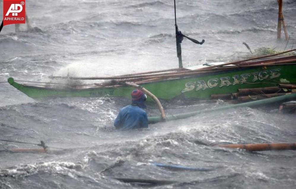 Typhoon Rammasun Shuts Down Philippines