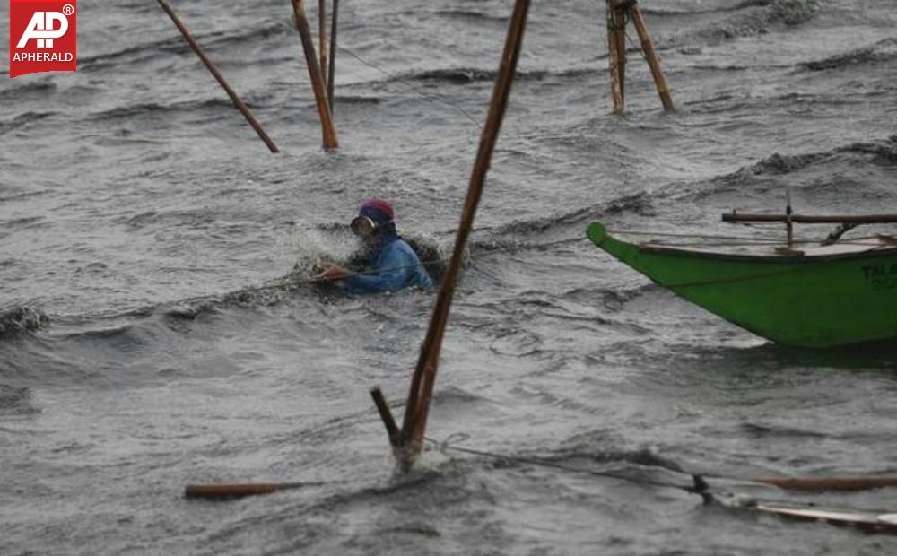 Typhoon Rammasun Shuts Down Philippines