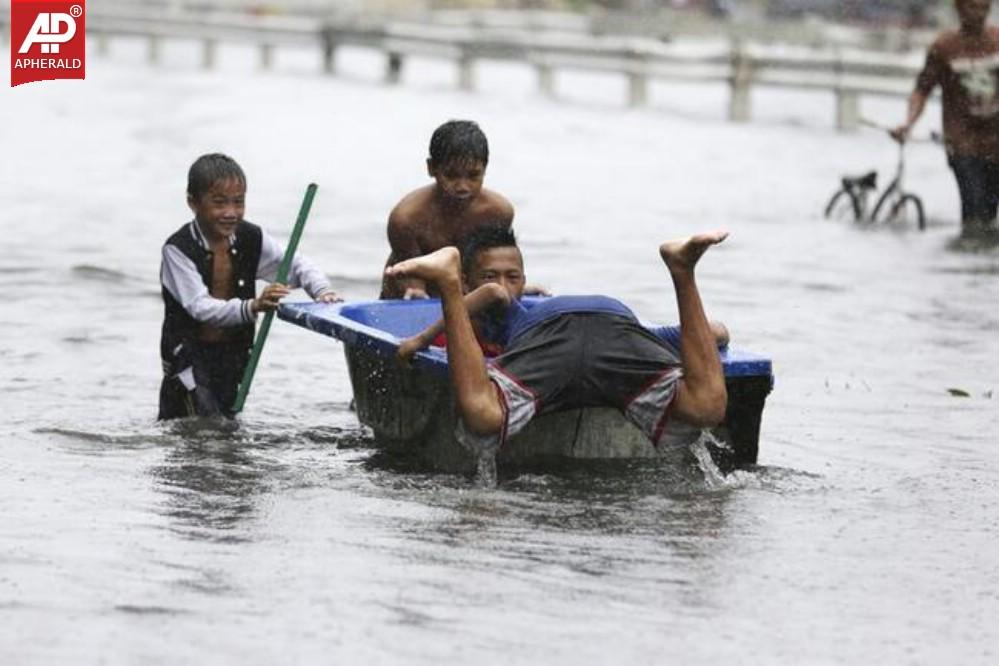 Typhoon Rammasun Shuts Down Philippines