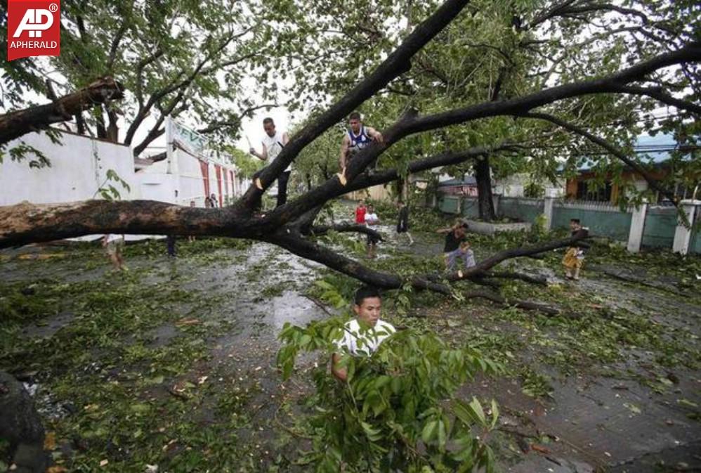 Typhoon Rammasun Shuts Down Philippines