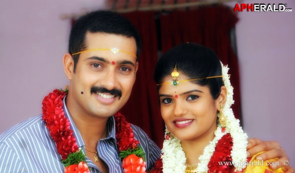 Uday Kiran with wife photos