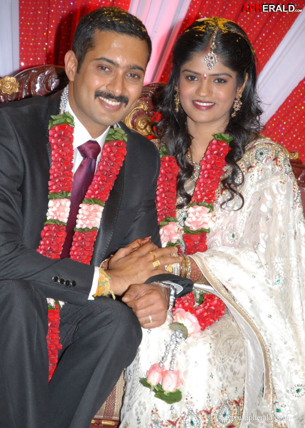 Uday Kiran with wife photos