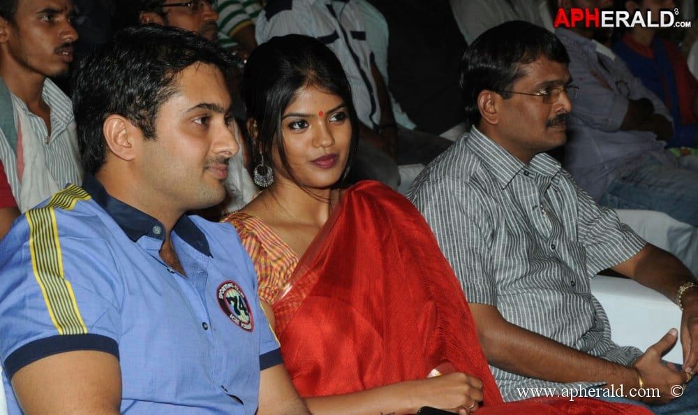 Uday Kiran with wife photos