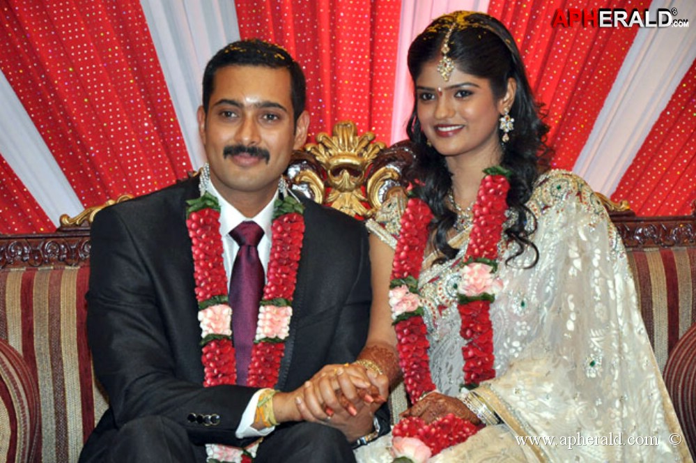 Uday Kiran with wife photos