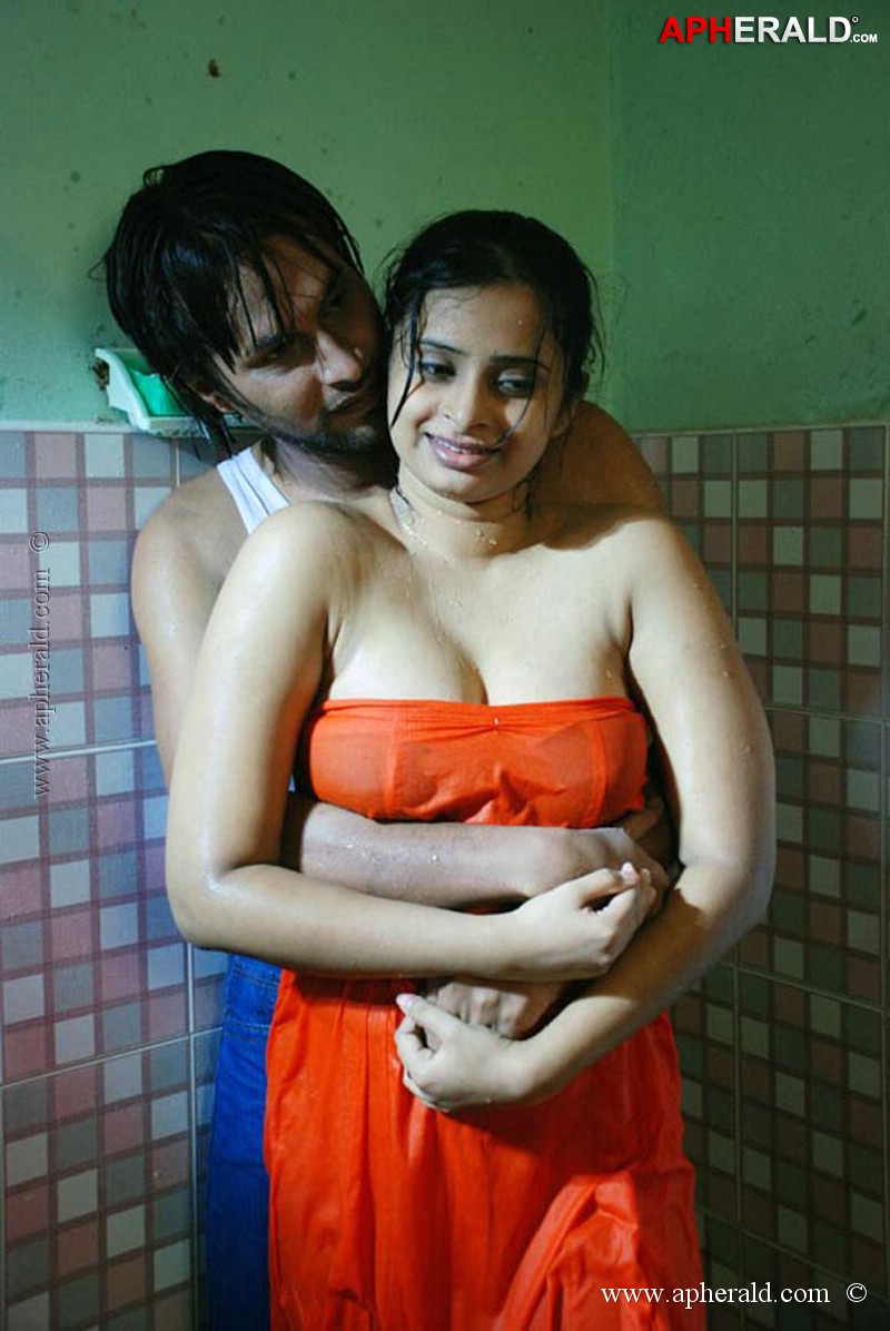 Unnai Naan Ariven Hot Movie Pics