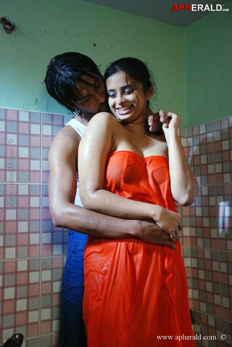 Unnai Naan Ariven Hot Movie Pics